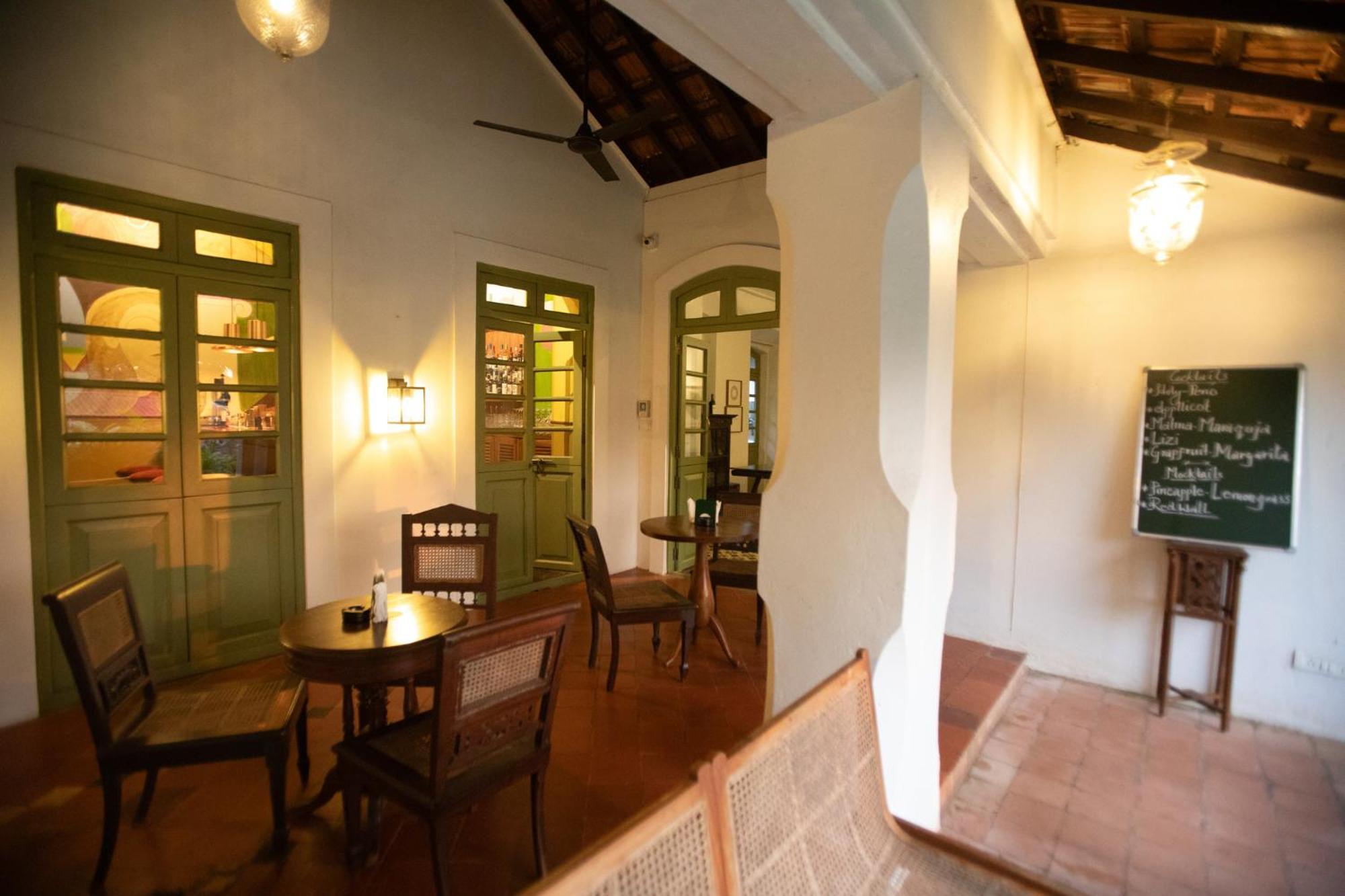 The Project Cafe And Hotel Aldona 외부 사진