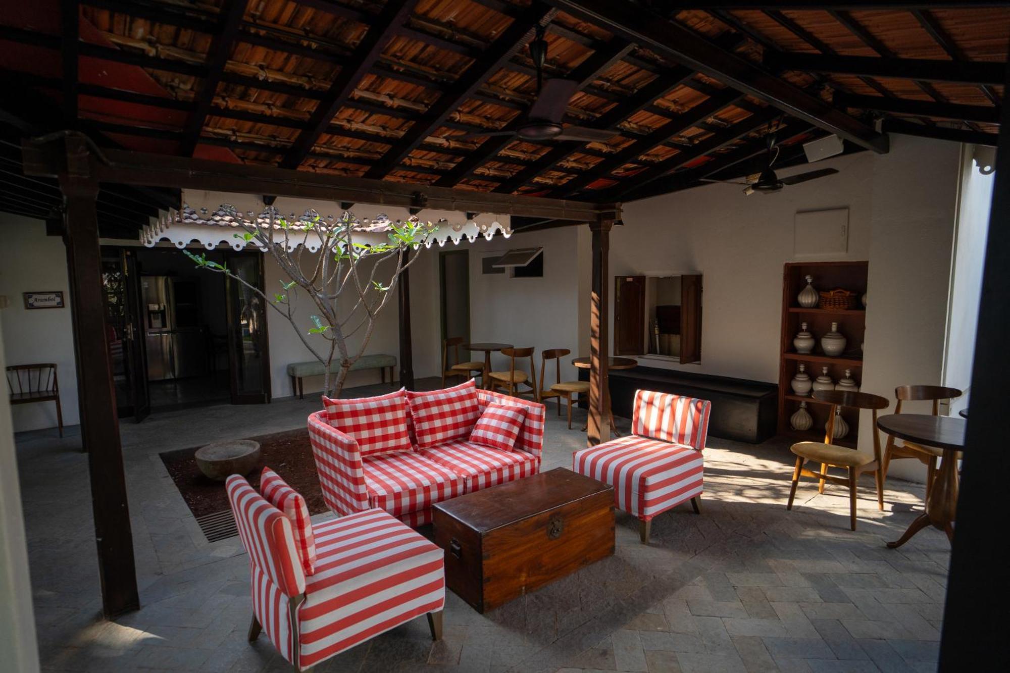 The Project Cafe And Hotel Aldona 외부 사진
