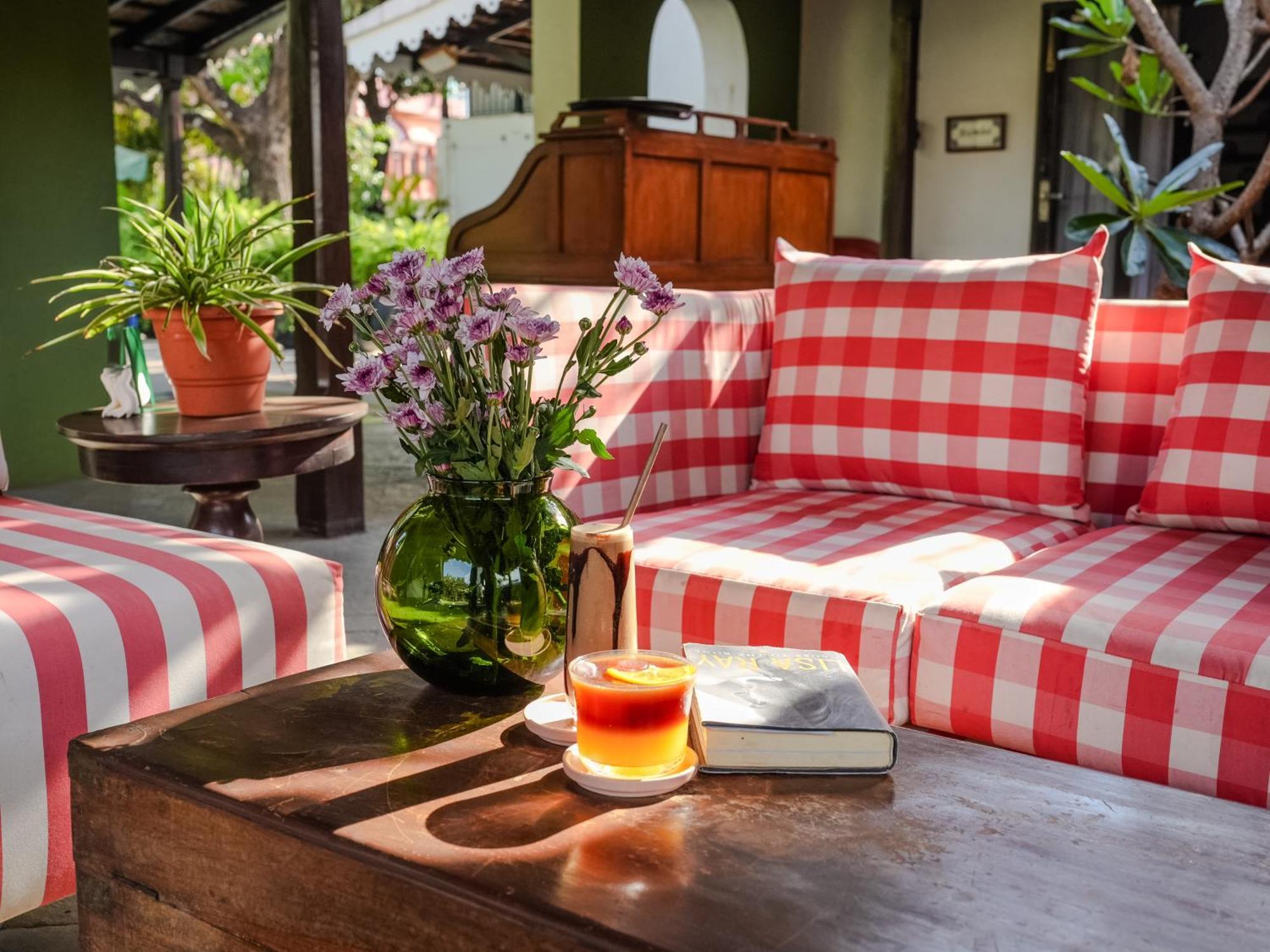 The Project Cafe And Hotel Aldona 외부 사진